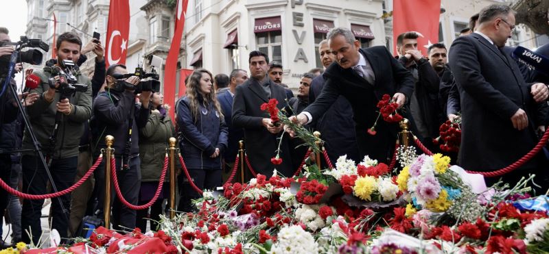 BAKAN ÖZER, İSTİKLAL CADDESİ