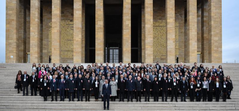 BAKAN ÖZER, ÖĞRETMENLERLE ANITKABİR