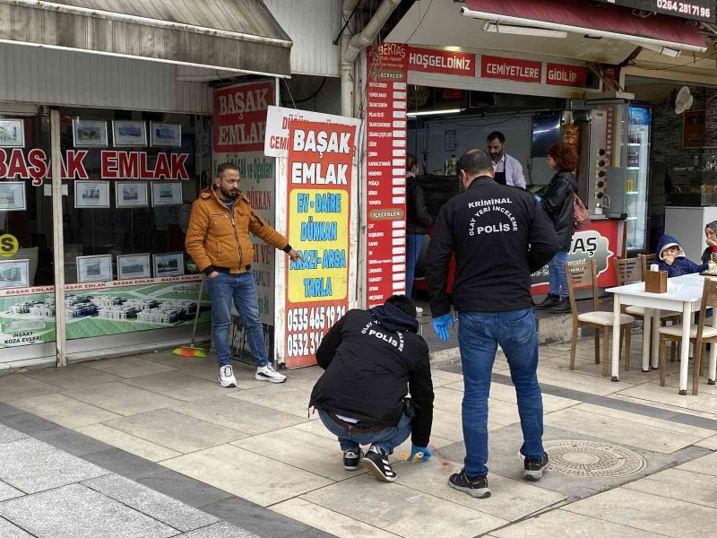 13 yaşındaki çocuk adamı boynundan bıçakladı
