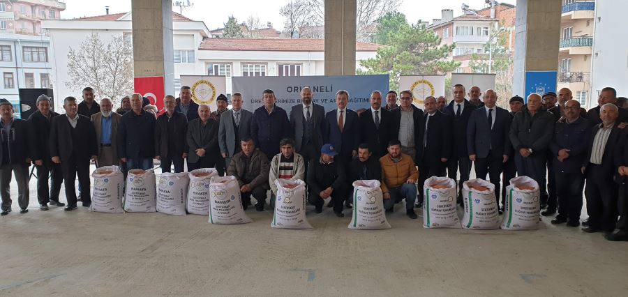 Orhaneli’de çiftçiye 6 ton arpa ve buğday dağıtıldı