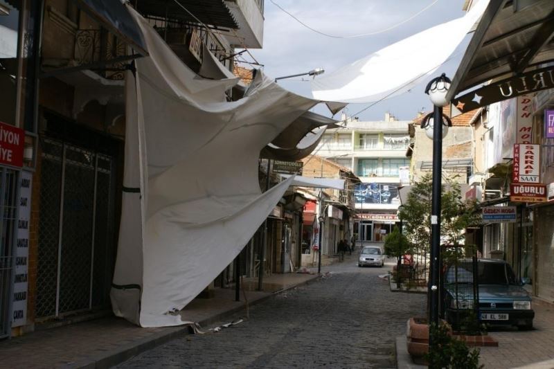 Meteoroloji Aydınlıları kuvvetli rüzgar ve fırtınaya karşı uyardı
