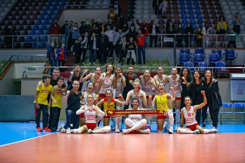 Voleybolda yeni lider Göztepe
