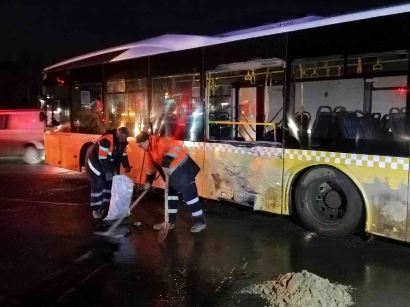 Arnavutköy’de ters şeritten yola giren İETT otobüsü kazaya neden oldu: 14 yaralı
