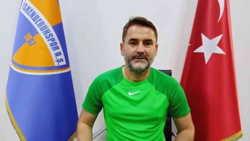 İskenderunspor Teknik Direktörü Bülent Yenihayat istifa etti
