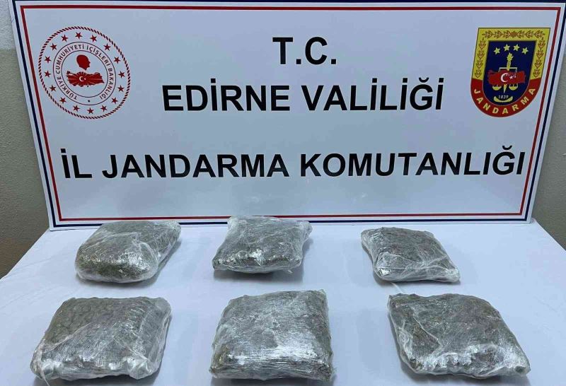 Edirne’de jandarma ekipleri uyuşturucuya geçit vermiyor
