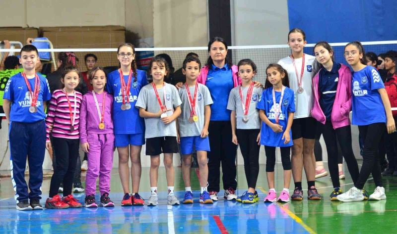 Yunusemreli badmintoncular il seçmesine damga vurdu
