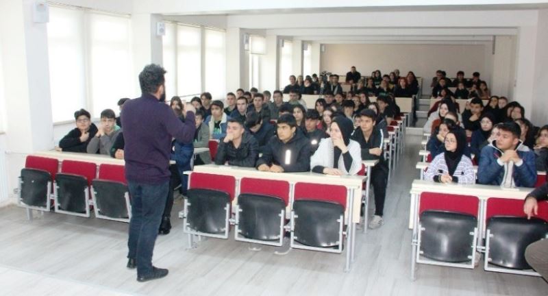 ’1 Yazar 1000 Öğrenci Buluşmaları’ Devam Ediyor
