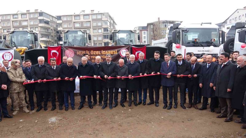 Muş İl Özel İdaresi araç parkı 13 yeni iş makinesi ile güçlendirildi
