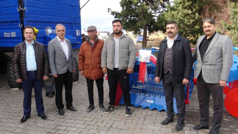 Çiftçilere patates makine, ekipmanları teslim edildi
