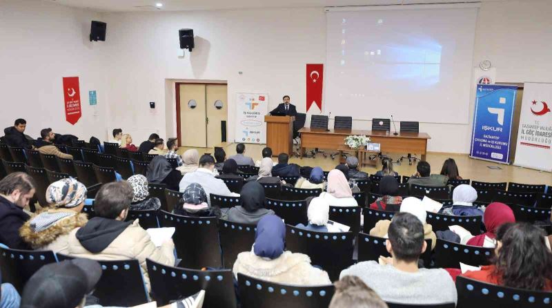 Yabancı öğrencilere göç idaresinin işleyişi anlatıldı
