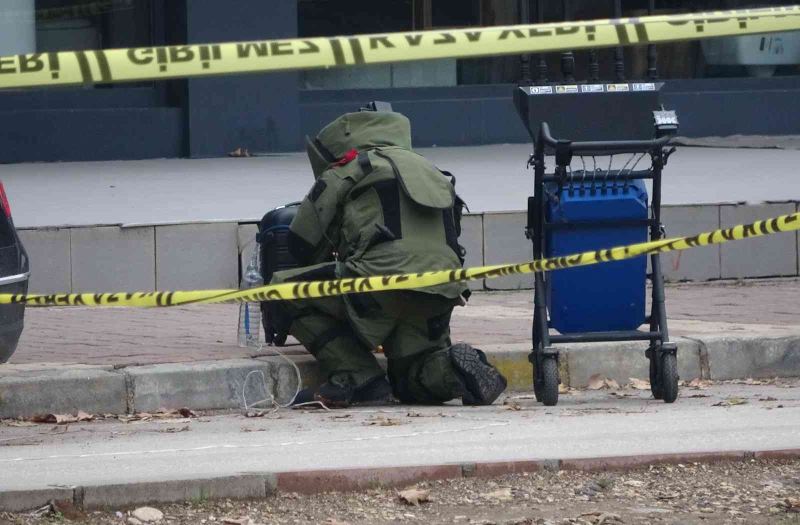 Polis merkezi yakınında şüpheli valiz paniği
