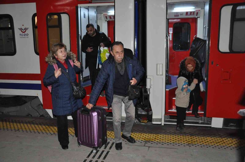 Masalsı yolculuk Kars’ta son buldu: Turistik Doğu Ekspresi sezonun ilk seferini tamamladı
