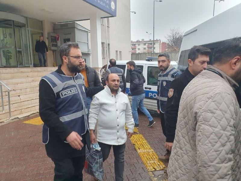 Aranan şahıslara operasyon: 22 gözaltı
