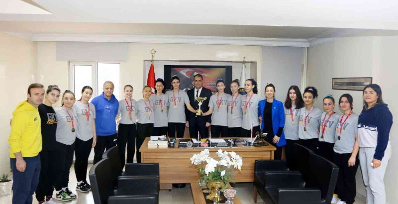 Voleybolda şampiyonluk kupası GKV’nin
