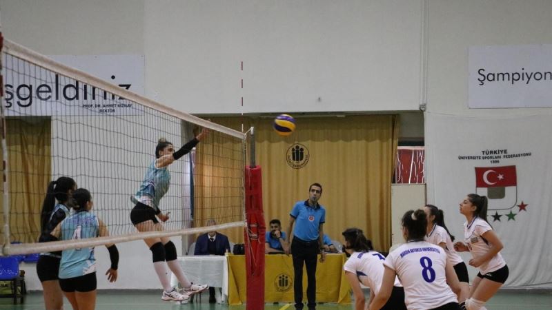 Öğrencilerde ÜNİLİG Voleybol heyecanı
