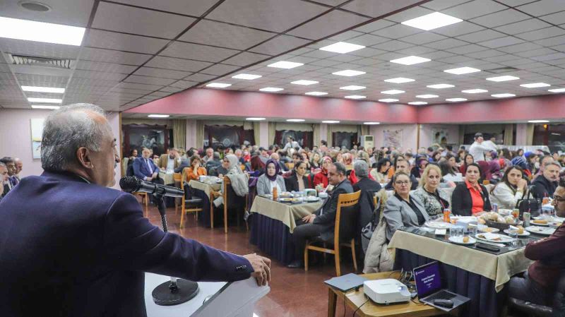 Rektör Çomaklı, akademisyenlerle bir araya geldi
