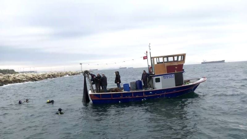 Hayalet ağlar denizlerden çıkarılıyor
