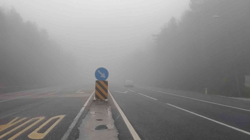 Bolu Dağı’nda sis sürücülere zor anlar yaşattı
