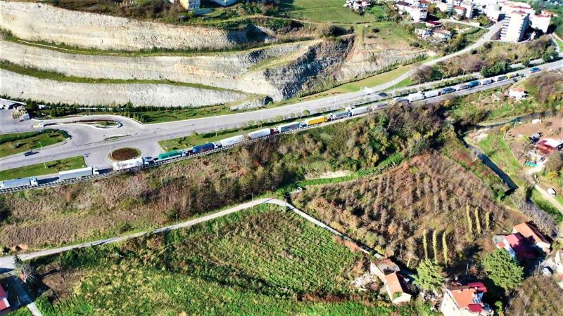 Rusya ile gemi trafiği yavaşladı, tırlar Samsun’da yığıldı
