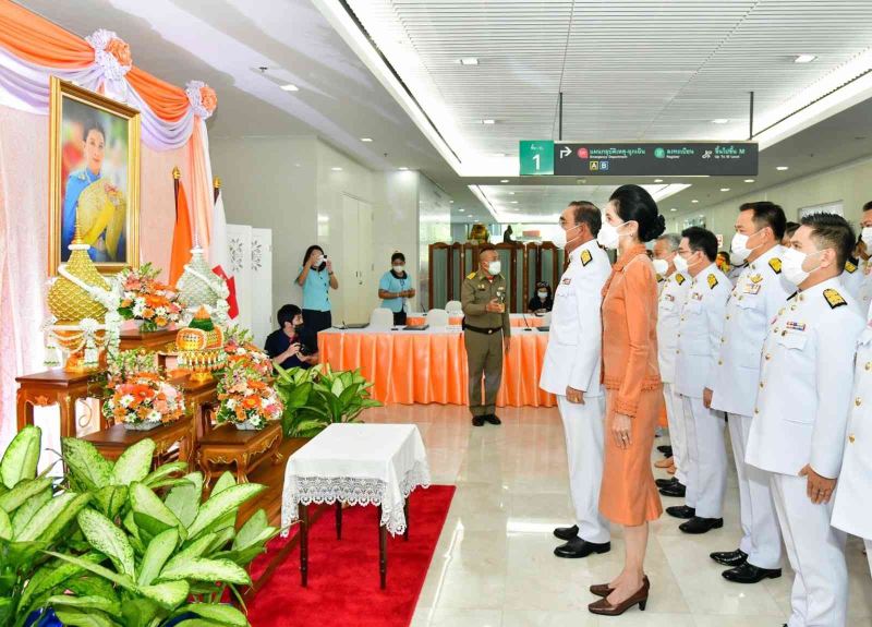 Tayland Kralı Vajiralongkorn ve eşi Covid-19’a yakalandı
