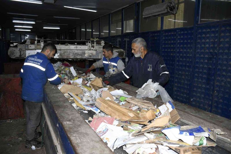 Kuşadası Belediyesi geleceği ’geri dönüşümle’ koruyor
