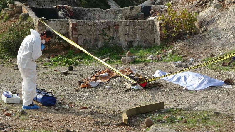 Antalya’da boş arazi içerisinde kadın cesedi bulundu
