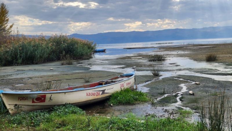 Tehlike çanları çalıyordu...DSİ İznik Gölü’nden su alınmasını kısıtladı
