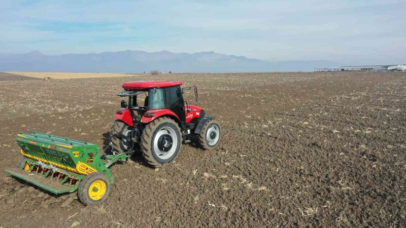 Denizli’de çiftçilere dağıtılan sertifikalı tohumlar toprakla buluştu
