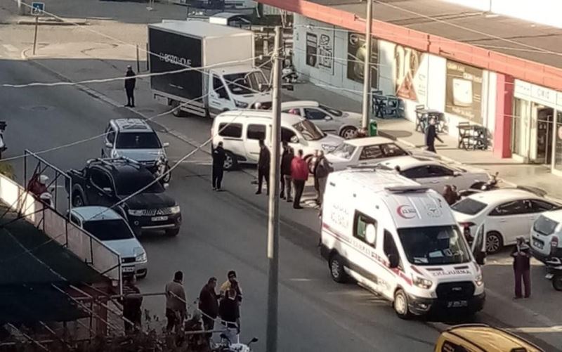 Antalya’da hasta almaya giden ambulans otomobille çarpıştı
