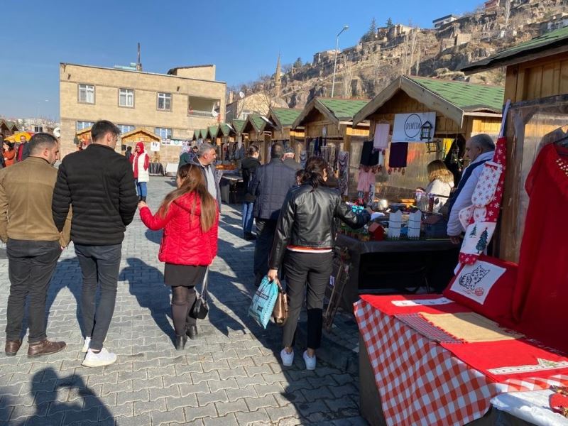 Talas ’Maharetli Eller Kadın Üretici Pazarı’na İlgi Büyük
