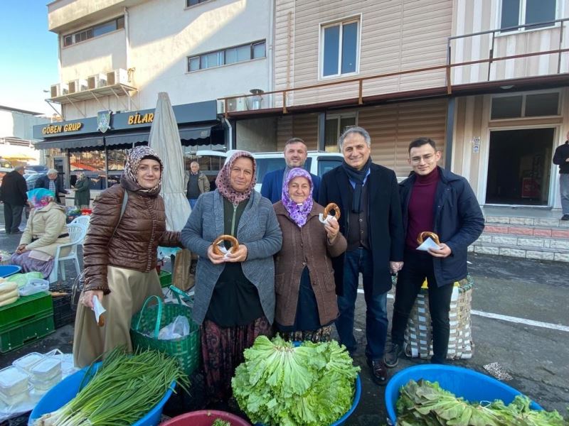 AK Partililer yerli malı haftasında vatandaşlara simit dağıttı
