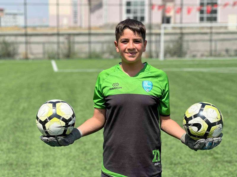 Ağrı U14 futbol ligine Kaleci Kartal damga vurdu
