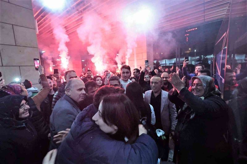 Denizli’nin şampiyon kızlarına görkemli karşılama
