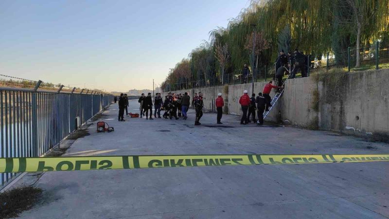 Dalgıç polis, çocuğu kurtarmak için dakikalarca kalp masajı yaptı
