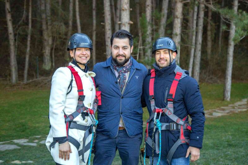 Dünya Şampiyonları termal kasabayı gezdi, zipline yaptı
