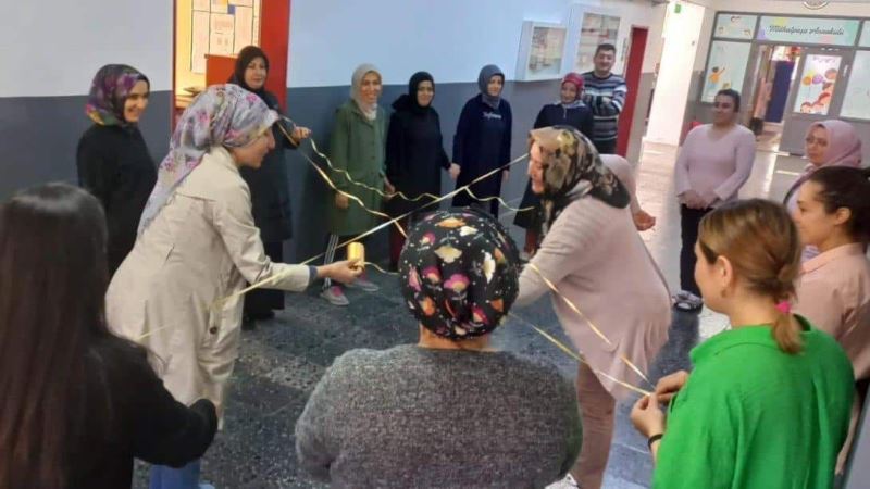 Giresun’da Aile Okulu Projesi dahilinde veliler eğitim alıyor
