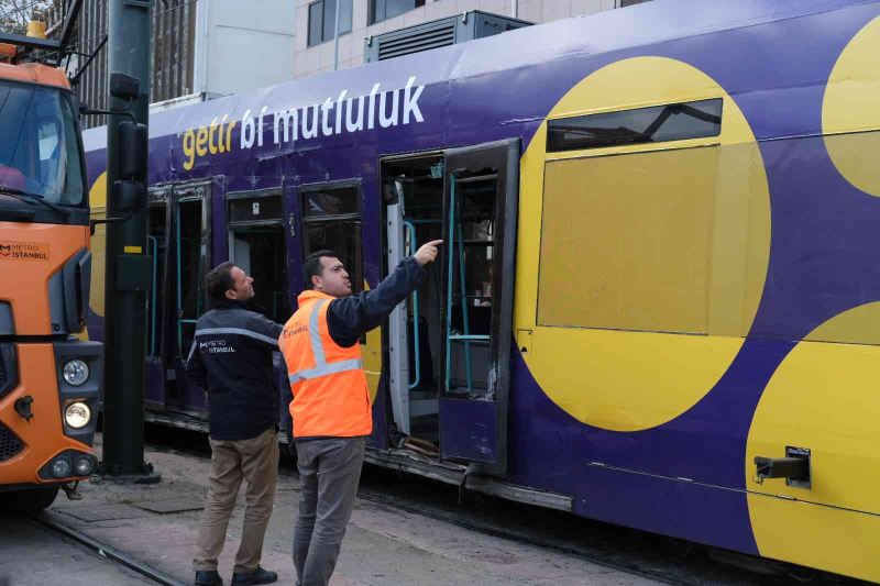 Kabataş’ta tramvay raydan çıktı: 4 yaralı
