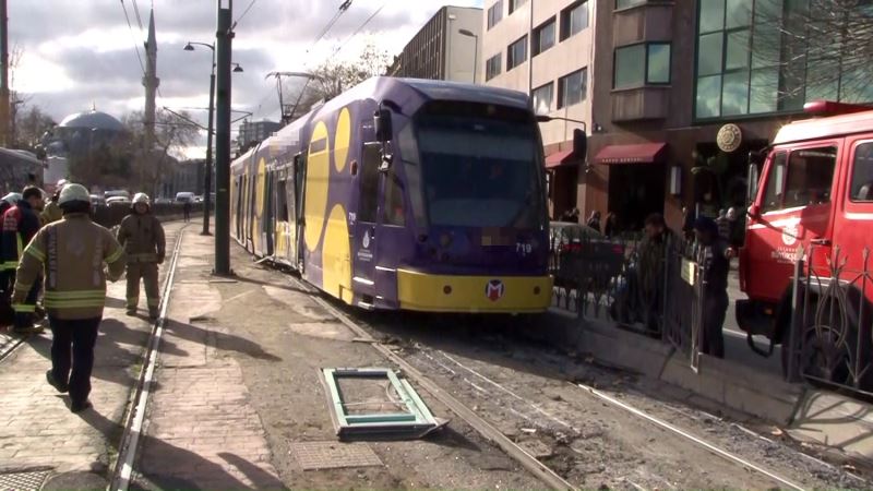 Kabataş’ta tramvay kazası meydana geldi. Yaralıların olduğu öğrenilirken, olay yerine çok sayıda sağlık ve itfaiye ekibi sevk edildi. Olay nedeniyle tramvay seferleri de durdu.
