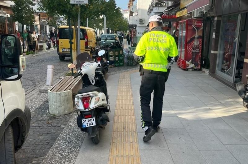 Datça’da trafik ekipleri engelleri kaldırıyor
