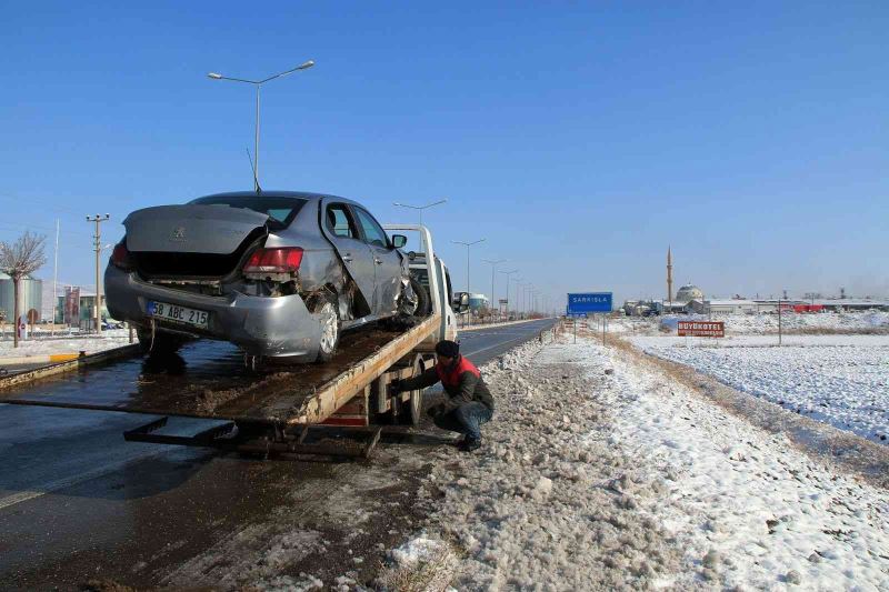 Buzlanma kazalara neden oldu: 1 ölü 1’i bebek 4 kişi yaralandı
