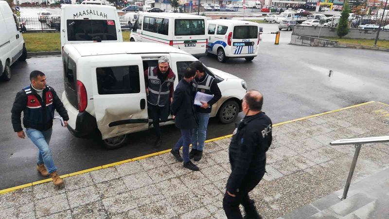 Karaman’da yalnız gördüğü kadınlara odunla saldıran şahıs tutuklandı
