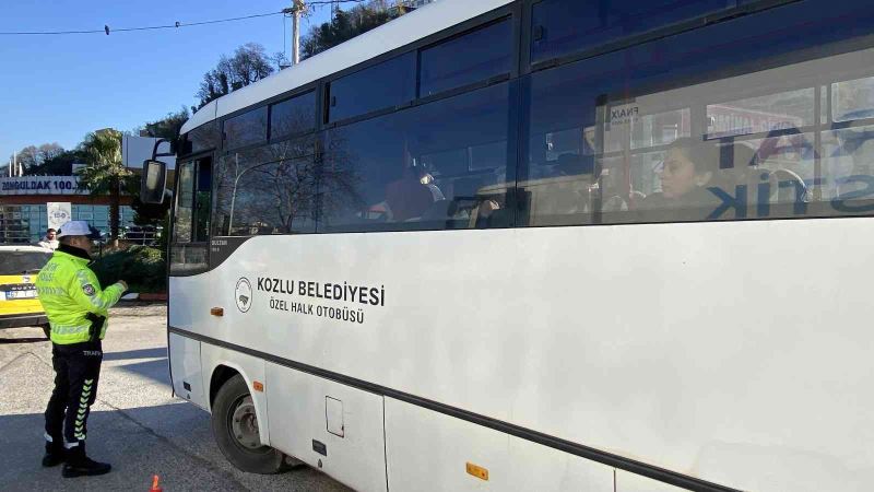 Ekipler geçit vermedi, kış lastiği olmayanlara ceza
