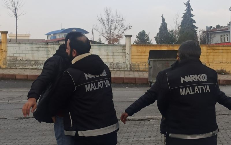 Malatya’da polisinden okul çevrelerinde denetim
