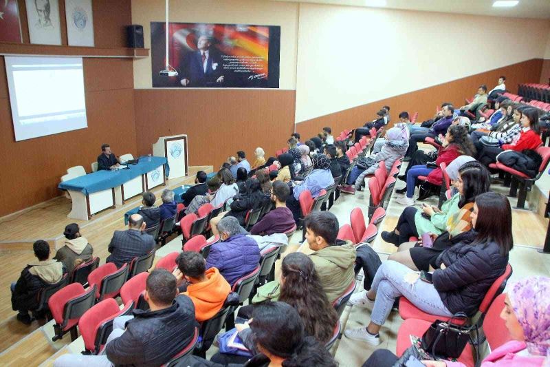 Üniversitede “Büyük Selçuklu Ordusunda Sefer Esnasında İbadet” konferansı
