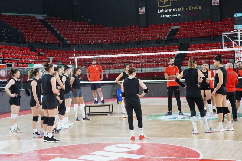 Karşıyaka Voleybol, Çanakkale Belediyespor’a konuk oluyor
