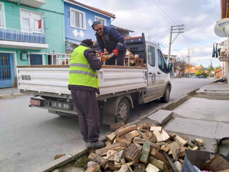 Kütahya’da ihtiyaç sahiplerine yakacak yardımı
