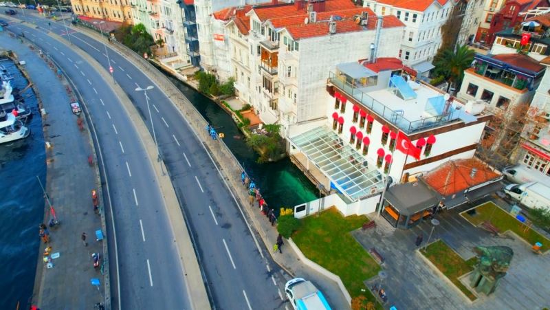 Beşiktaş’ta iskelesi çöken ve 25 kişinin denize düştüğü restoran havadan görüntülendi
