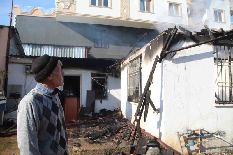 Antalya’da yaşlı adamın evi ve biriktirdiği kira parası yandı
