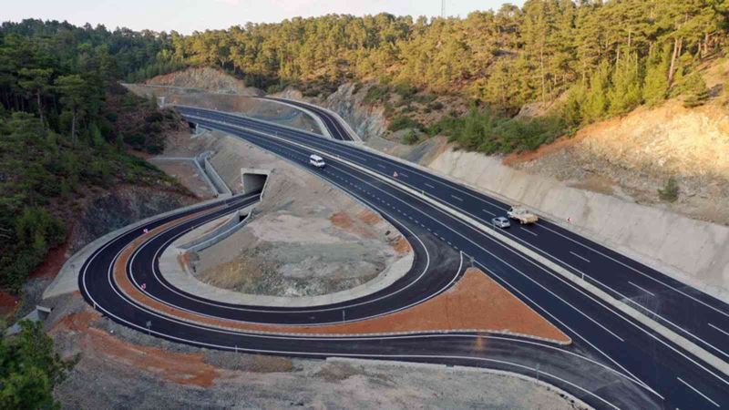 Muğla-Denizli karayolunda çalışmalar sürüyor
