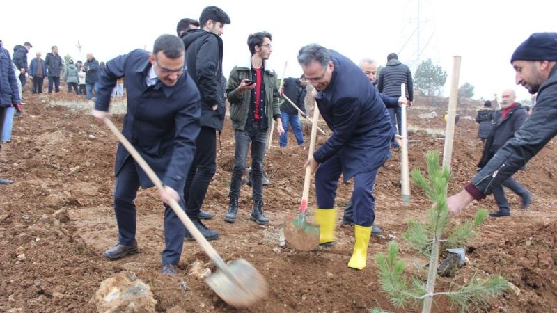 İnönü Üniversitesi’nde bin fidan  toprakla buluşturuldu
